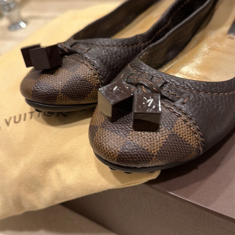 Louis Vuitton Brown Leather flats - Picture 7 of 7